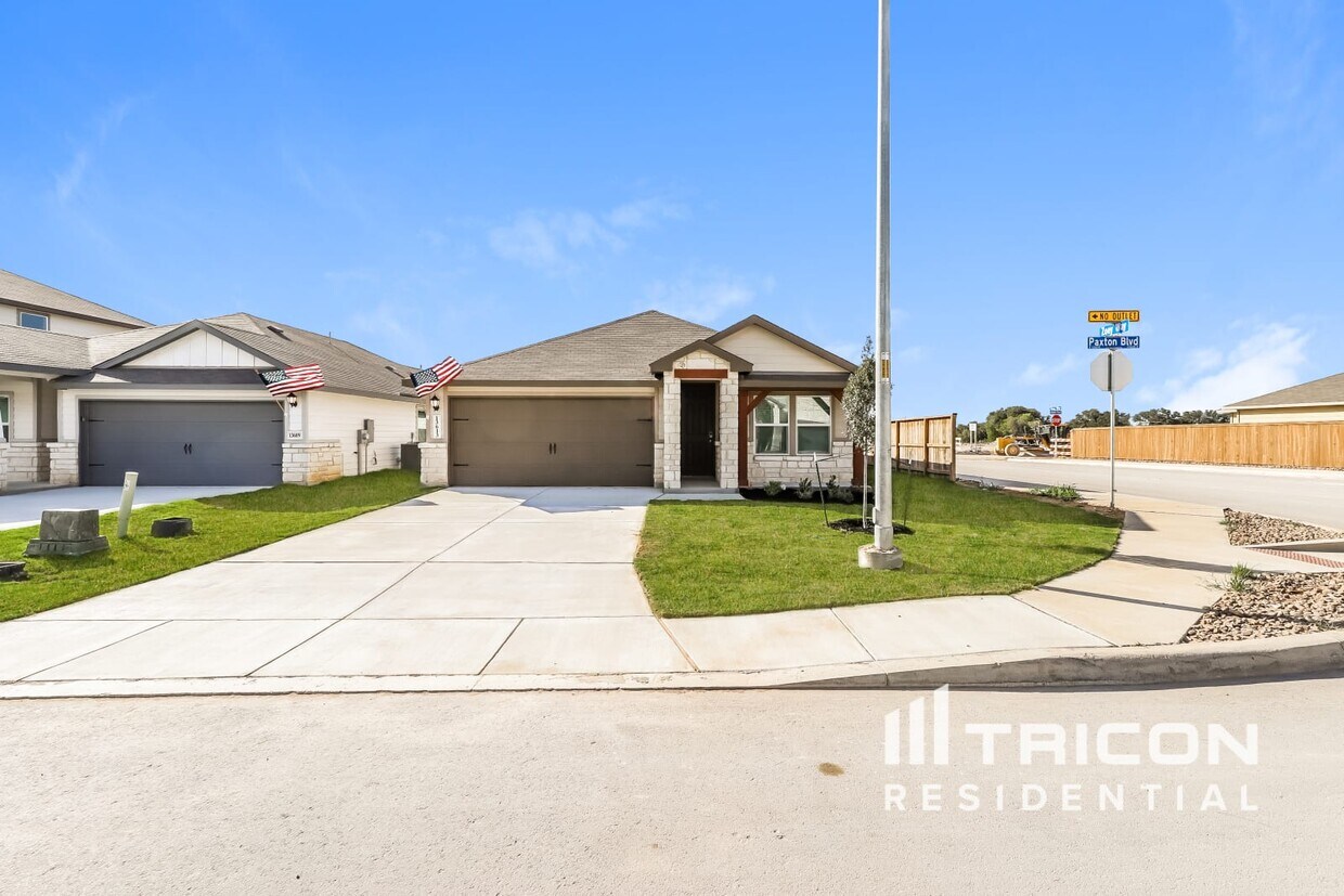 13613 Paxton Boulevard Saint Hedwig TX