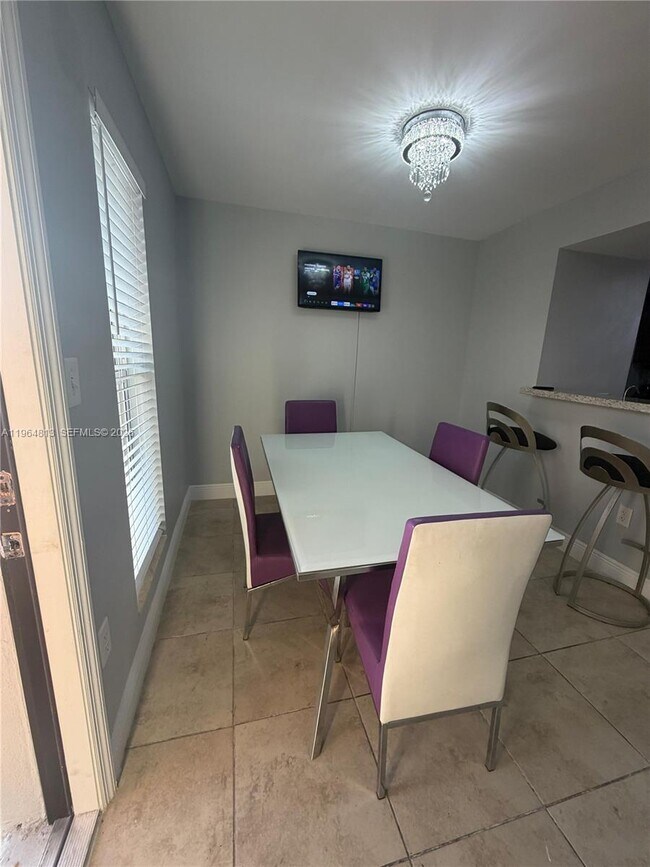 Foto del edificio - 1955 NW 5th Pl