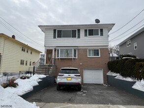 Building Photo - 17 Daka Ct