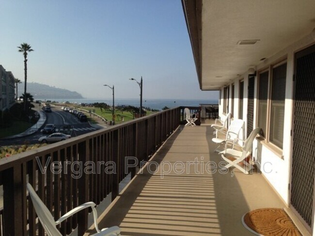 Building Photo - 1806 Esplanade