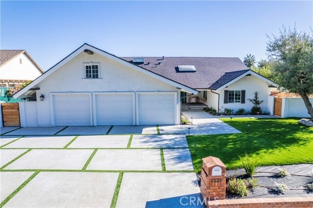 Building Photo - 32052 Via Alicia