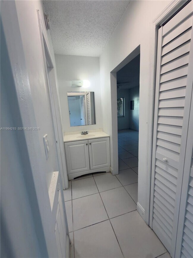 Foto del edificio - 2622 NW 24th St