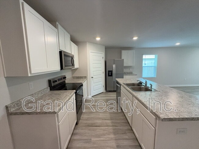 Building Photo - 4955 Red Cedar Rd