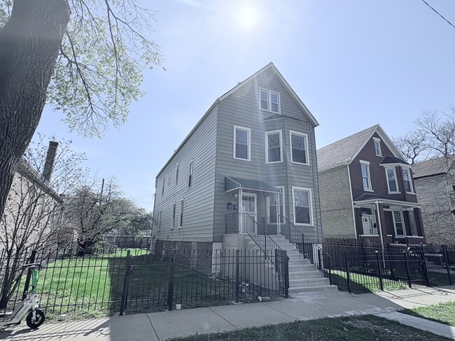 Building Photo - 5343 S Carpenter St
