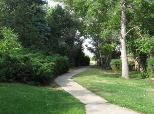 Foto del edificio - Spectacular Linden Park Town home! Steps a...