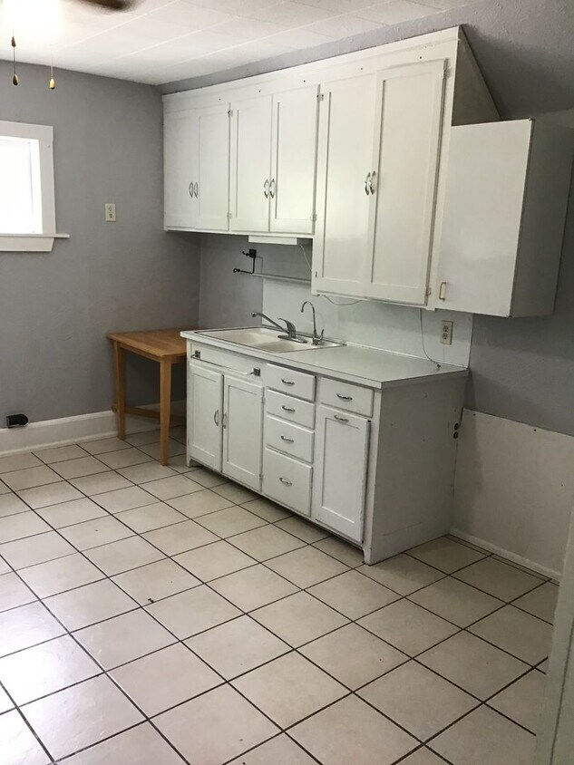 Primary Photo - 222 E Vernon Ave