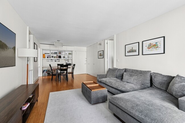 Foto del edificio - 220 E 65th St