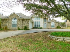 Building Photo - 502 Hillcrest Ln