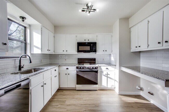 Building Photo - 2212 Rifle Bend Dr