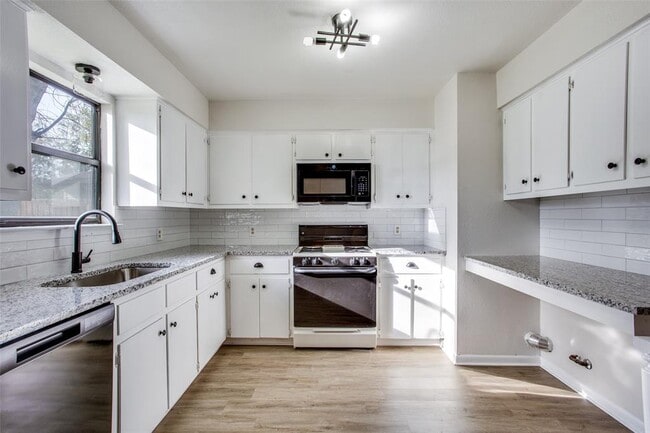 Foto del edificio - 2212 Rifle Bend Dr