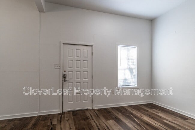 Building Photo - 105 Dewitt St