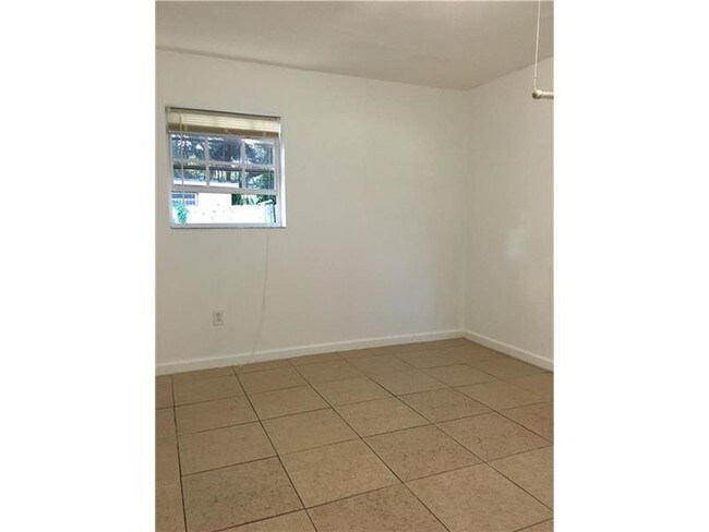 Foto del edificio - 37 NW 50th St