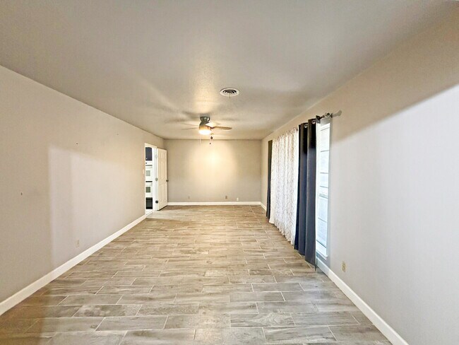 Building Photo - 4230 Havenview Dr