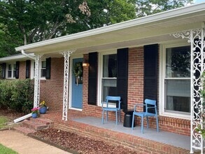 Building Photo - 404 Harolds Dr NW