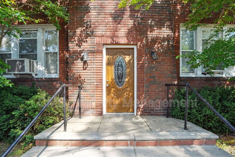 Primary Photo - 1576 Leslie St
