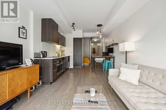 Photo du bâtiment - 508-508 Wellington St W