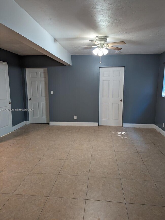 Foto del edificio - 5820 NW 14th Ct