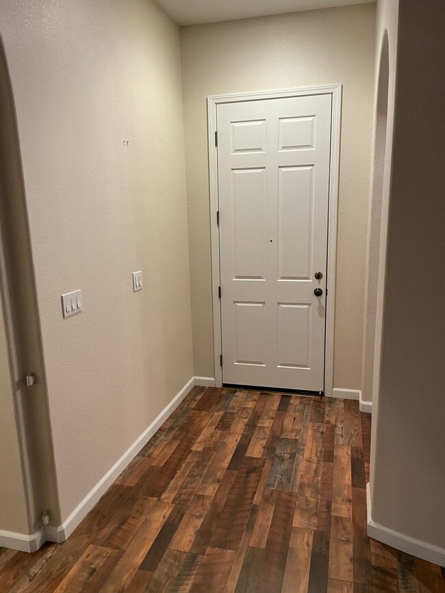 Building Photo - BEAUTIFUL SINGLE STORY HOME IN ROSEVILLE!!