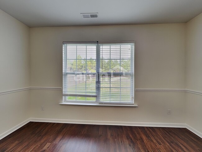 Foto del edificio - 1008 Golden Crest Dr