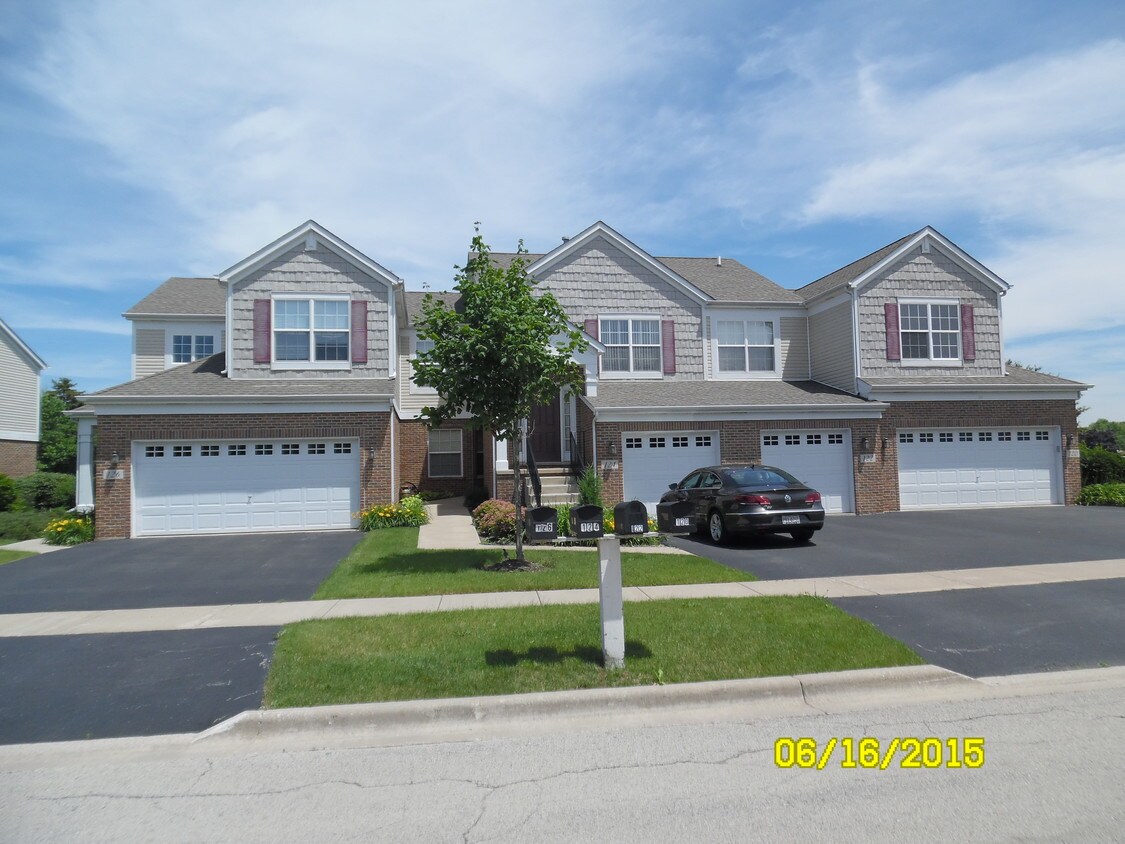 122 Andrew Taras Ct Unit 122 Andrew Taras, Joliet, IL 60435 Condo for