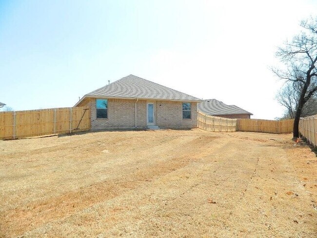 Building Photo - 4 Bed, 2 Bath with Storm Shelter and Large Backyard