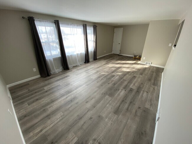 Building Photo - 20 Marycrest Ln