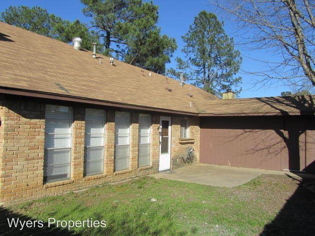 Building Photo - 2103 Oak Hollow St