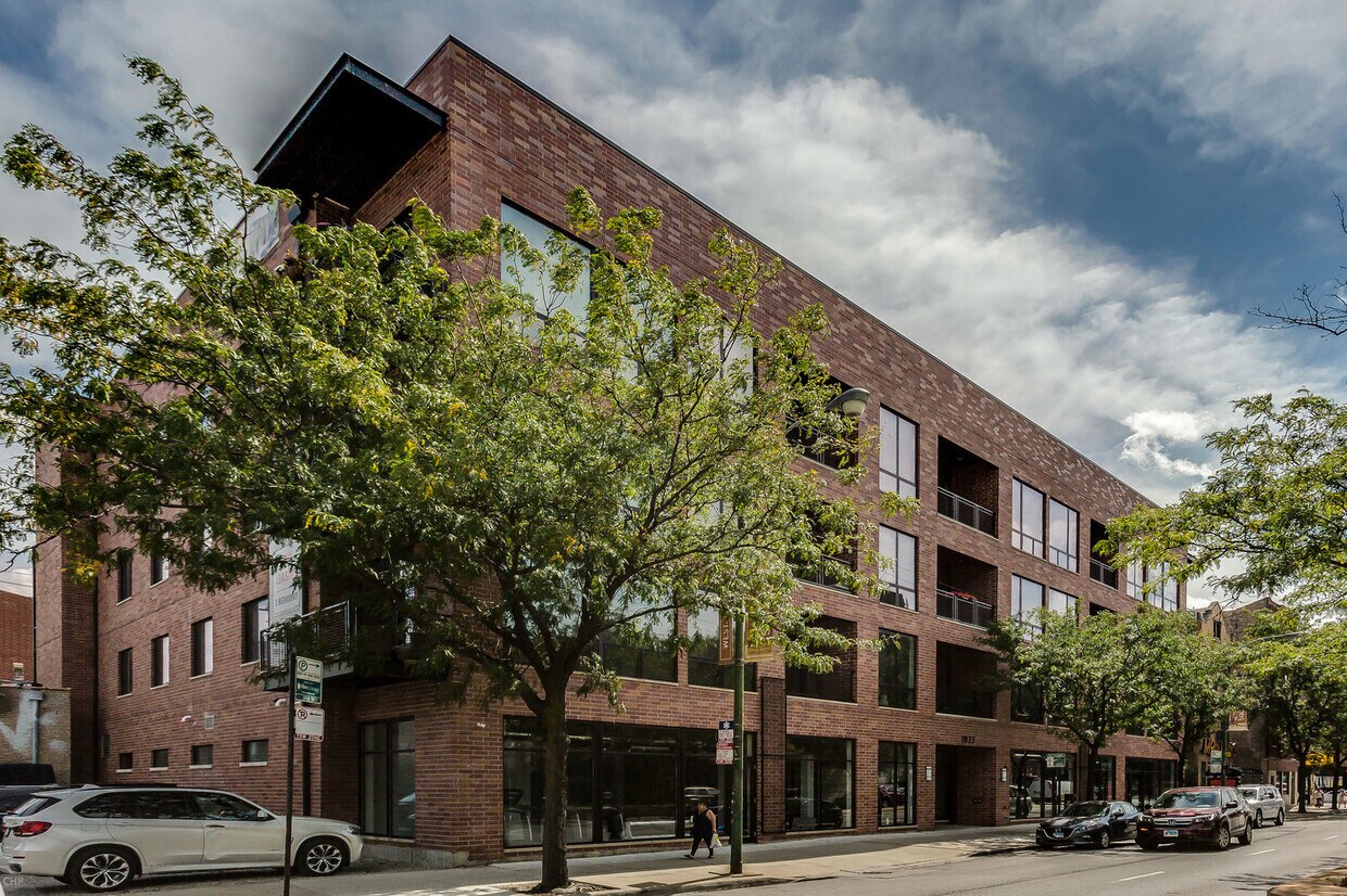 Primary Photo - 1023 N Ashland Ave