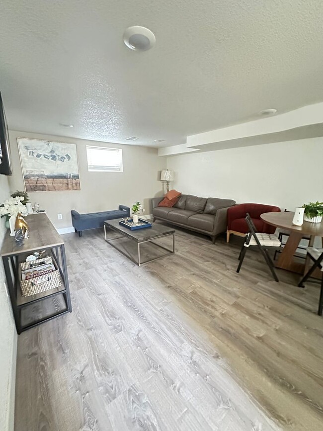 Building Photo - HOT TUB & Grill Shared backyard 2bedroom 1...