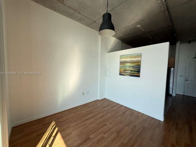 Foto del edificio - 2100 Van Buren St