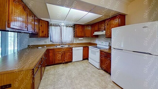 Building Photo - 144 Willow Pl S