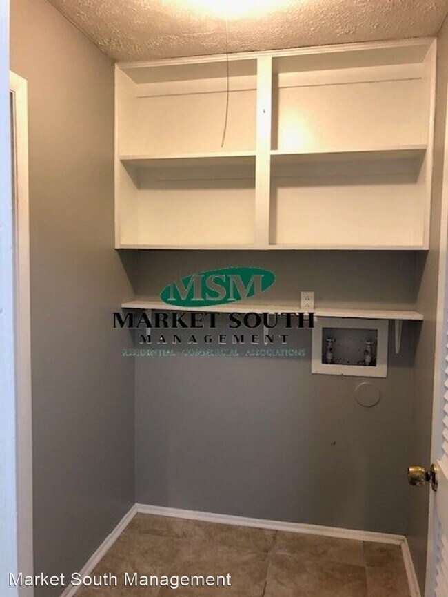 Foto del edificio - 3 br, 1 bath House - 317 Montclair Blvd.