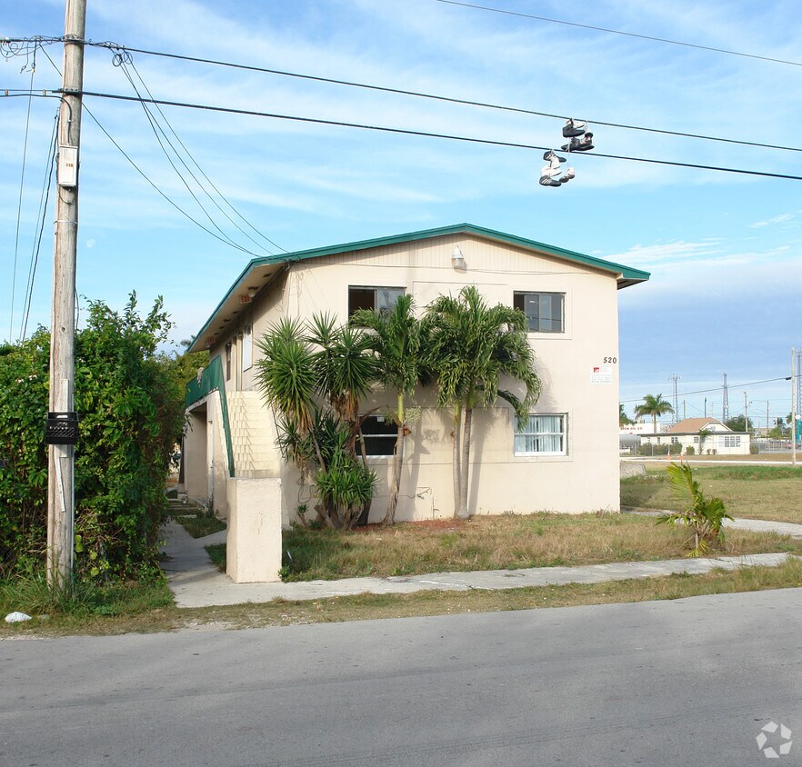 Building Photo - 520 SW Krome Ter