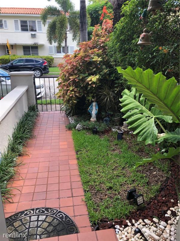Building Photo - 2 br, 2.5 bath Townhome - 248 Majorca Ave