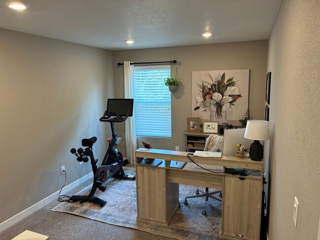 Foto del edificio - Welcome to this Beautifully Maintained 4-B...