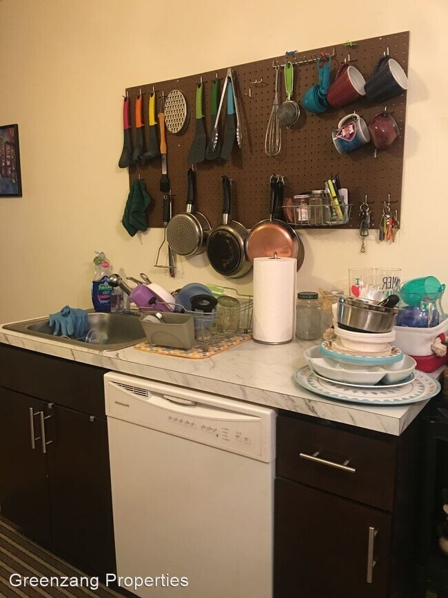 Building Photo - 607-609 S 3rd St