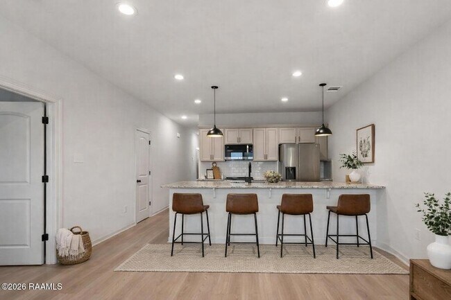 Foto del edificio - 606 Guillot Rd