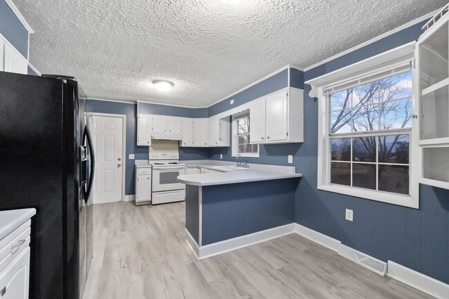 Building Photo - 1002 Kiser Blvd