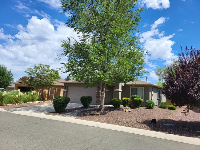 Building Photo - 661 Belmont Way