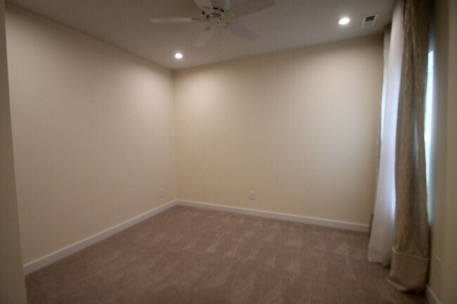 Foto del edificio - Exclusively Offered by Muse Realty, LLC