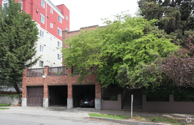 Foto del edificio - 220 Belmont Ave E