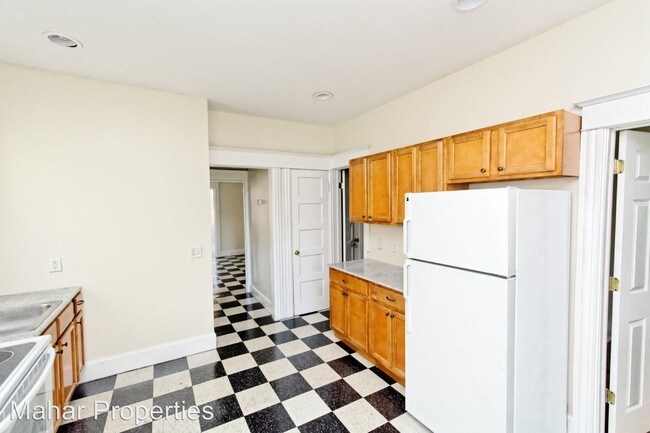 Building Photo - 4 br, 1 bath Apartment - 647 State St