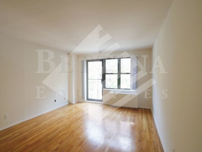 Foto del edificio - 253 E 10th St