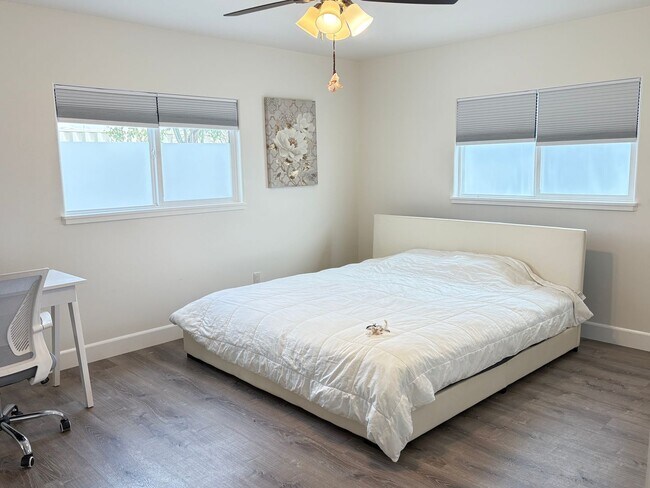 Foto del edificio - Large 5 Bedroom Home