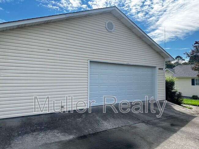 Foto del edificio - 4428 High School Rd