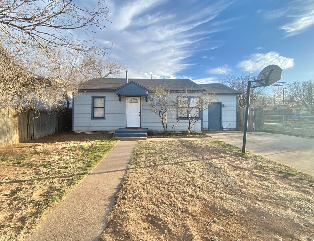 Foto principal - Great rental now available near Texas Tech...