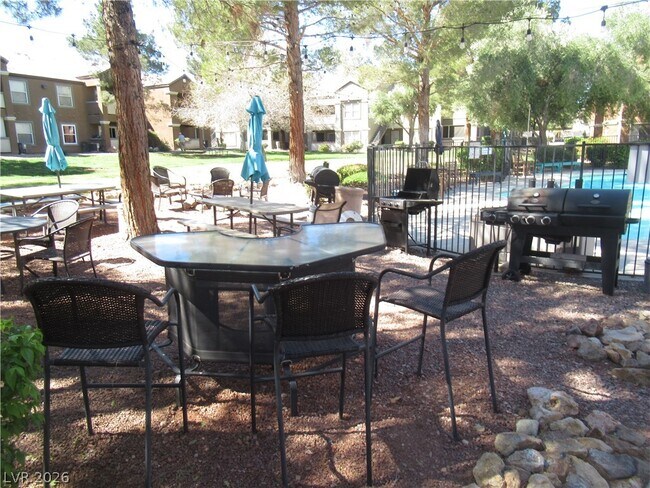 Foto del edificio - 555 E Silverado Ranch Blvd