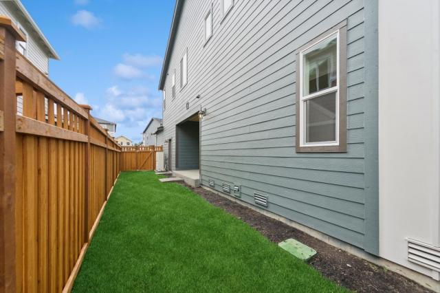 Building Photo - 3 bedroom in Bonney Lake WA 98391