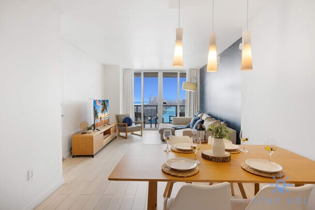 Building Photo - 2602 E Hallandale Beach Blvd