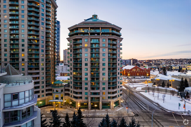 Building Photo - Discovery West Tower